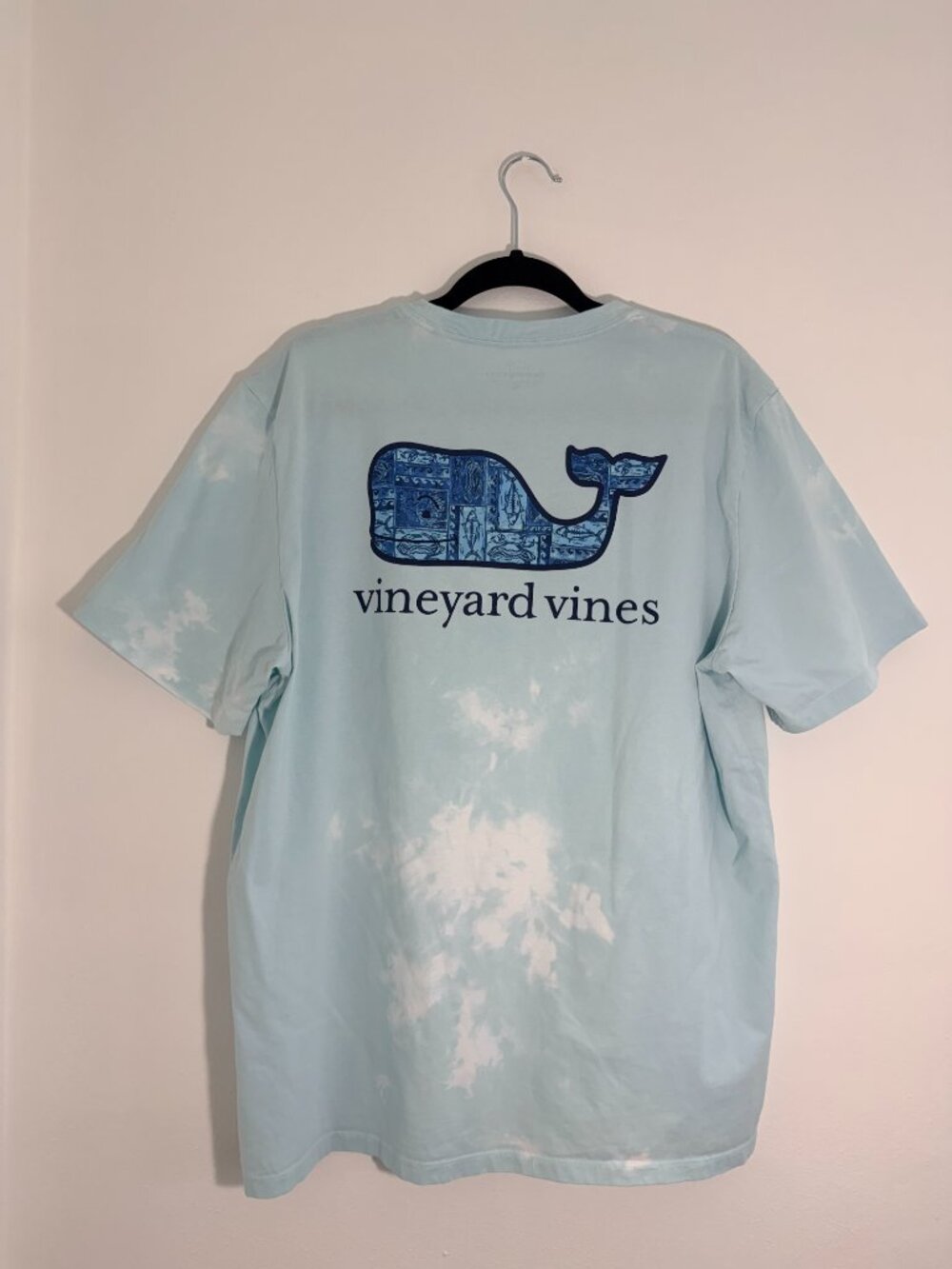 Vineyard Vines Blue Tie Dye Whale Logo Pocket T-Shirt Coastal Preppy Casual Tee - Picture 3 of 3